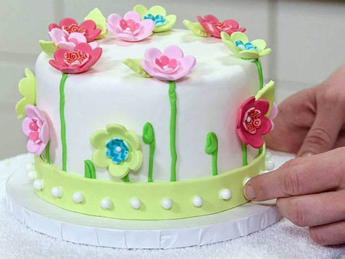 How to make fondant for a cake decoration