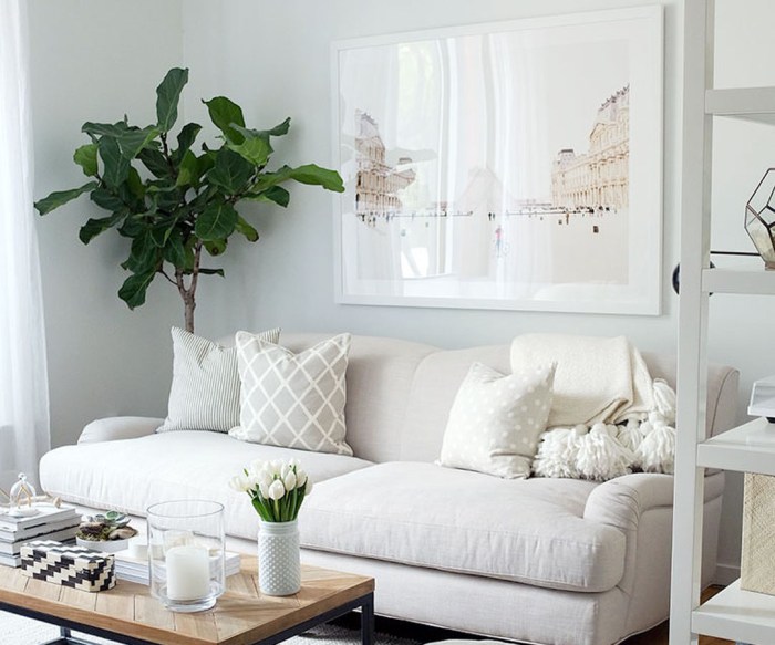 How to decorate blank living room wall